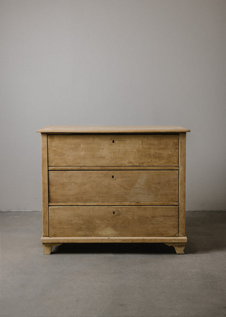 Antique Chest of Drawers 01