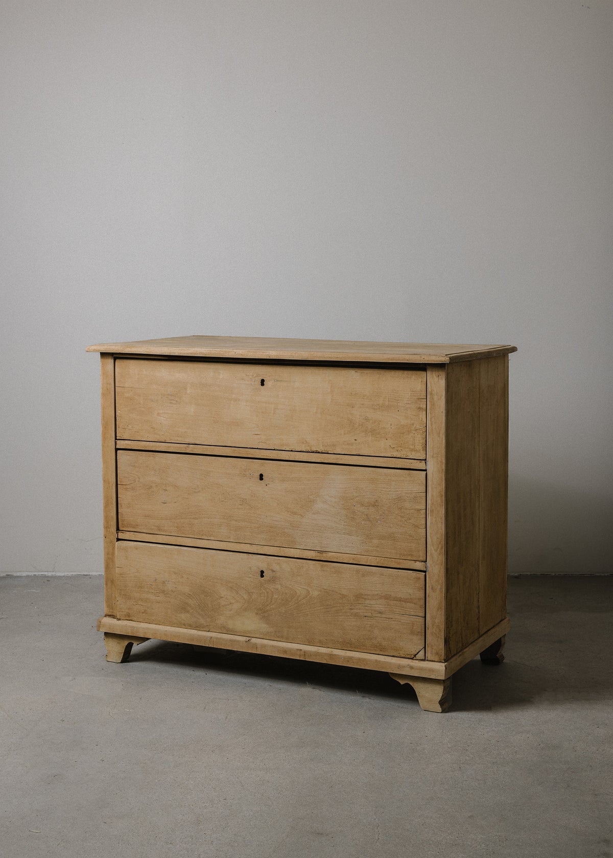 Antique Chest of Drawers 01