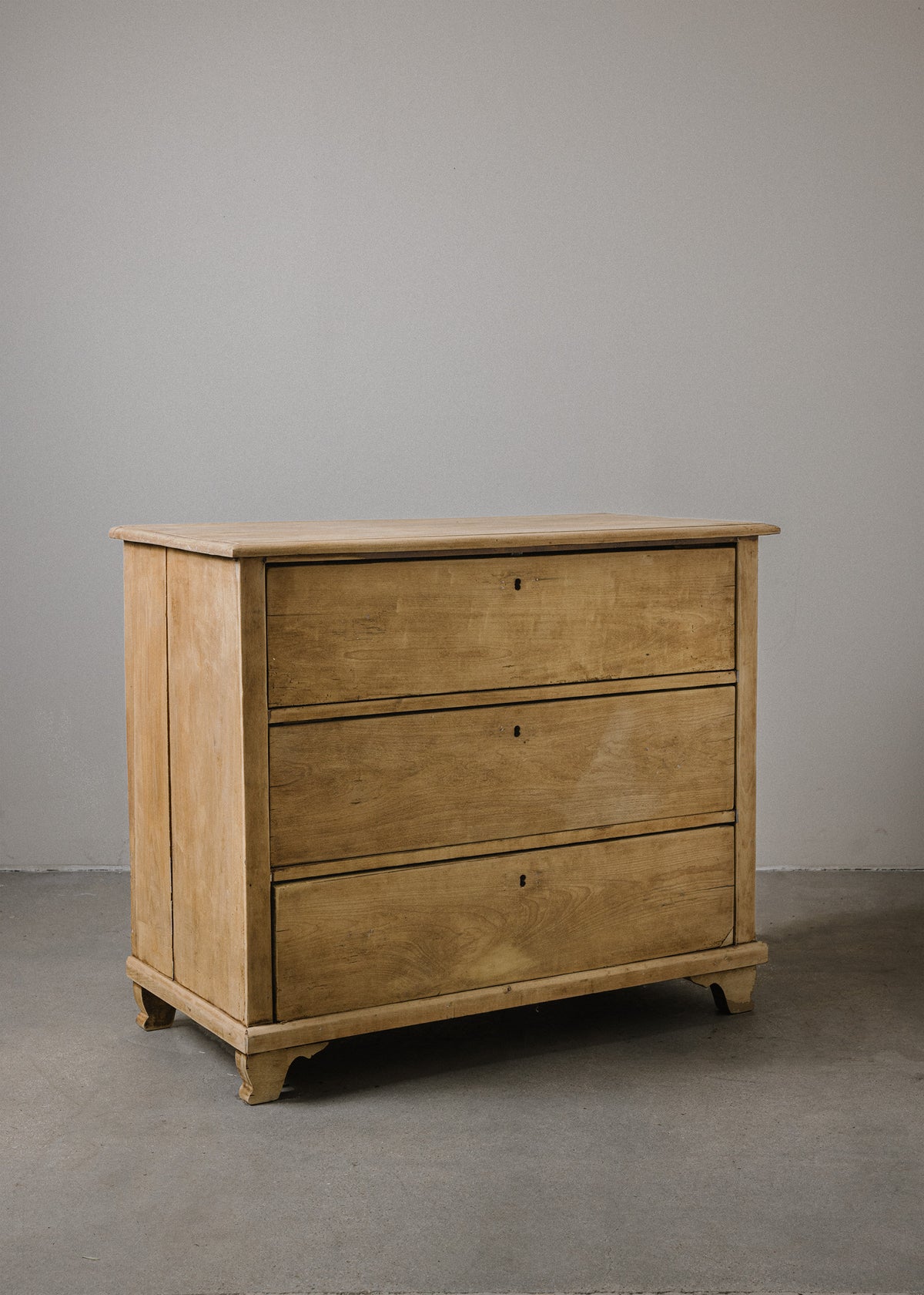 Antique Chest of Drawers 01