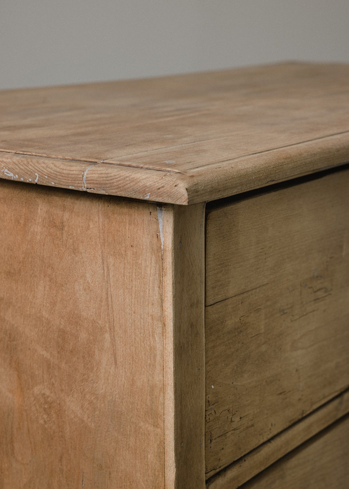 Antique Chest of Drawers 01